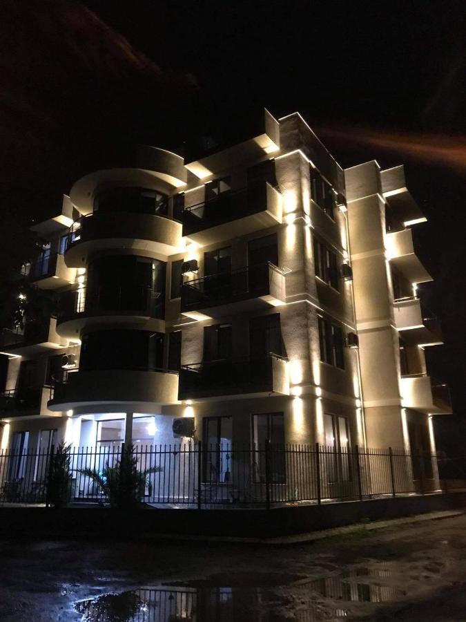 Hotel Fleur De Lis Gonio Exterior foto